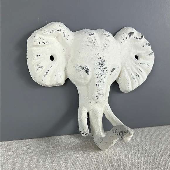 Cast Iron Elephant Wall Hook Hand Painted White Distressed Nursery Jewelry Towel - Picture 2 of 4